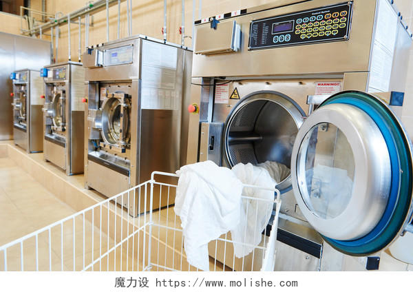 线的洗衣店工业洗衣机